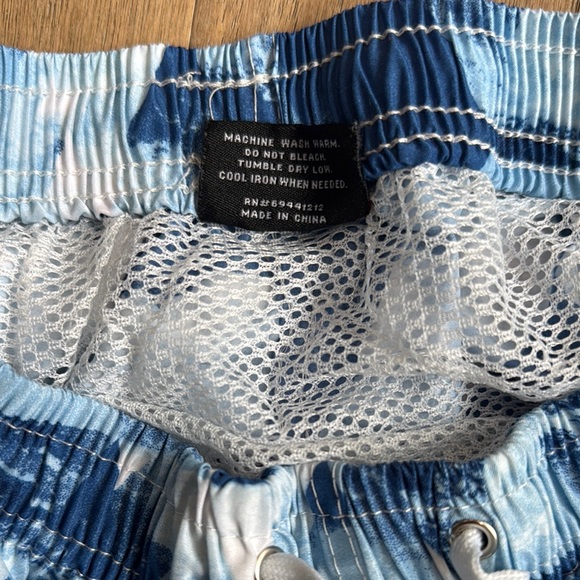 Hollister Medium Men Swimming Board Trunks, Cargo Pocket, Drawstring & Lining - Picture 3 of 7